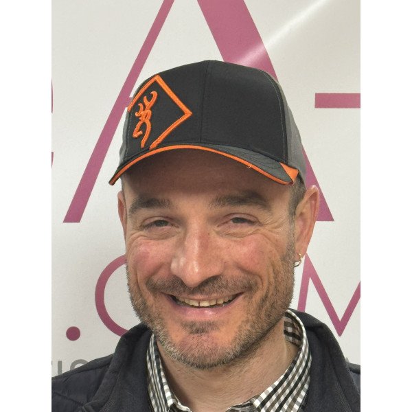 Casquette HELIOS coloris BLEU/ORANGE pour le tir sportif par temps ensoleillé.