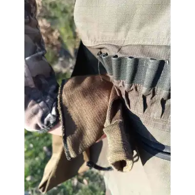 Cette chaussette pour fusil se range facilement dans la veste ou carnier Cette chaussette pour fusil se range facilement dans la veste ou carnier