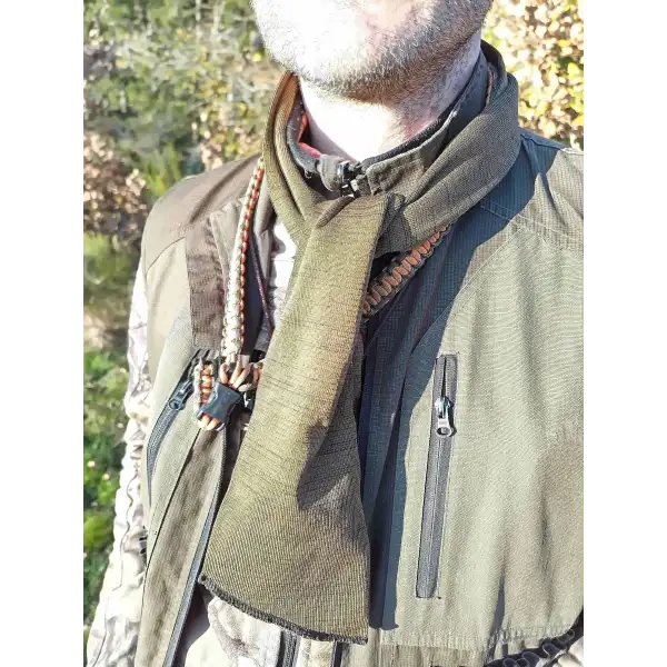 Une chaussette de protection pour carabine qui peut faire office d écharpe par temps froid