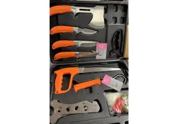 Mallette de couteaux de dépeçage : l’outil indispensable pour les chasseurs et bouchers professionnels