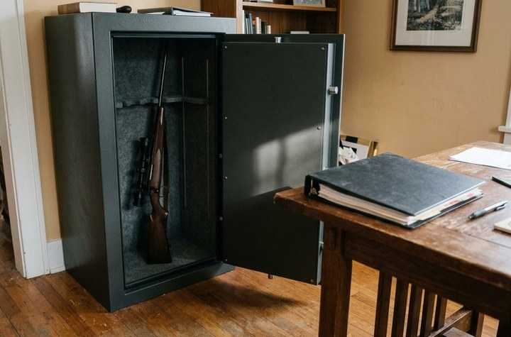 Peut-on garder une arme de catégorie C sans licence ? Ce que dit la loi française